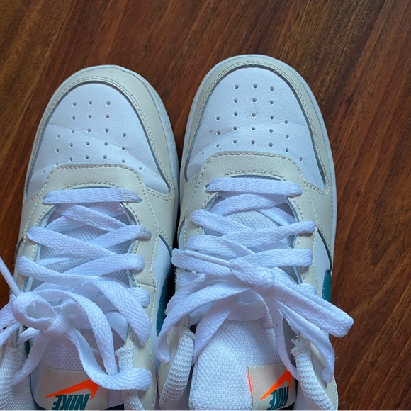 Nike sneakers - Picture 3 of 5